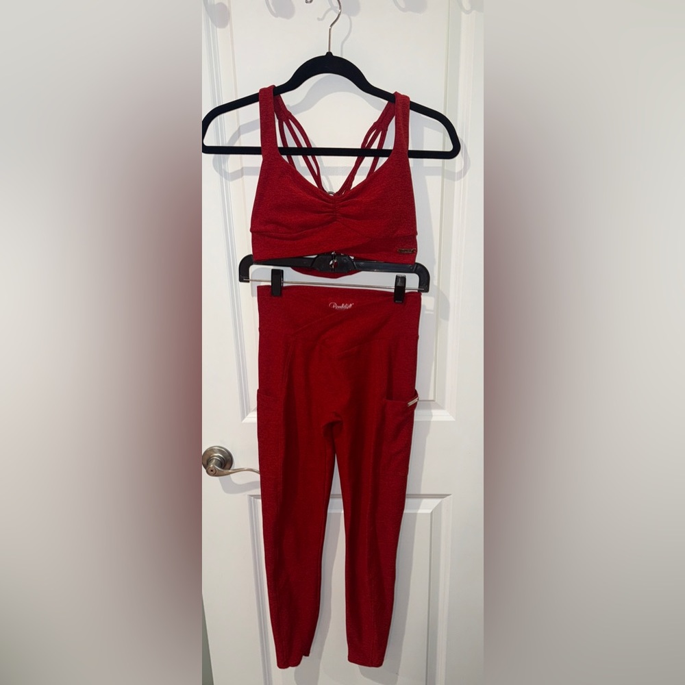 Bombshell contour leggings and angel sports bar set